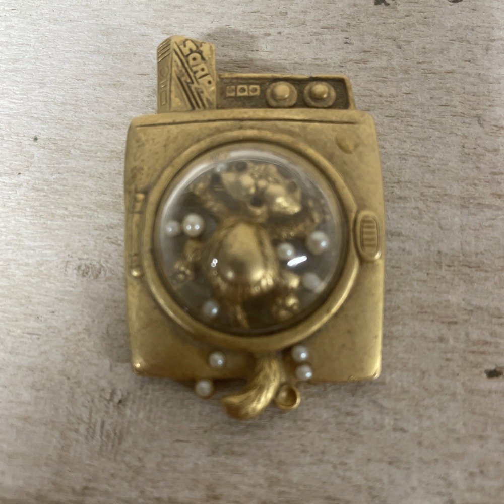 VTG  AJC Gold Tone Whimsical Cat In Washing Machine Brooch W Faux Pearls